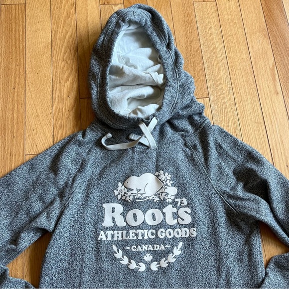 ROOTS Heather Gray Pullover Hoodie. SMALL. Pockets - Picture 2 of 7